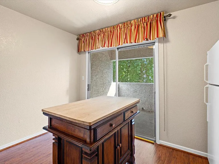 510 W University Dr — Photo 13