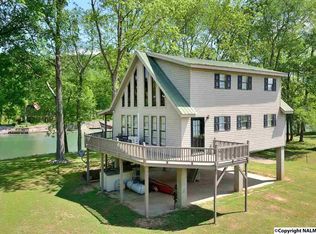 420 Waters Edge Ln, Florence, AL 35634