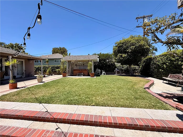 800 N Richman Ave — Photo 21