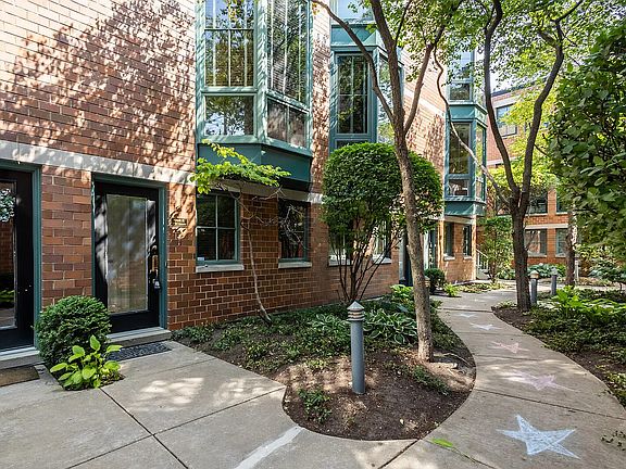 2nd image of 2707 N Lincoln Ave APT R
