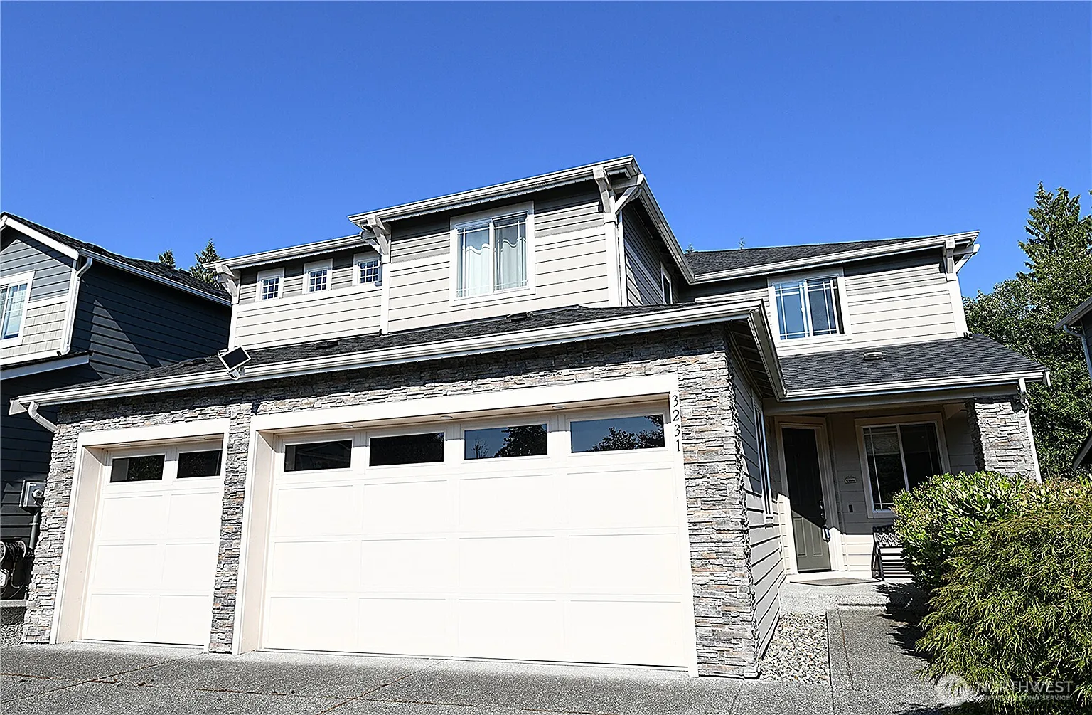 3231 102 Avenue NE photo 1