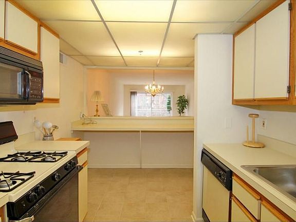 Kitchen with breakfast bar.