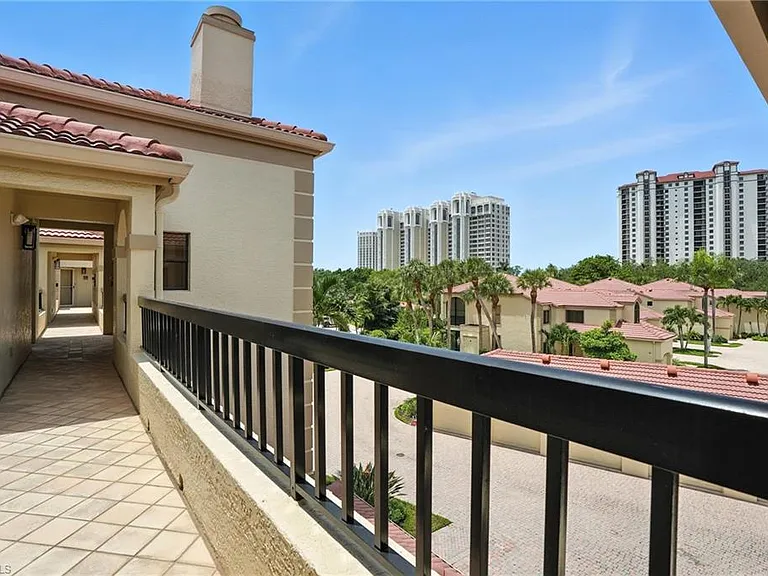 7032 Pelican Bay Blvd #E-304 — Photo 2