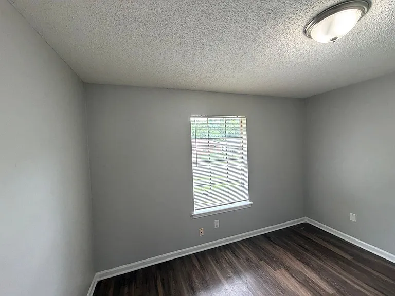 1271 Chickamauga Ave — Photo 10