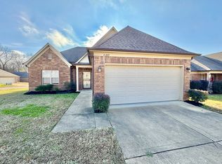 4040 Sunset Lake Ln, Bartlett, TN 38135