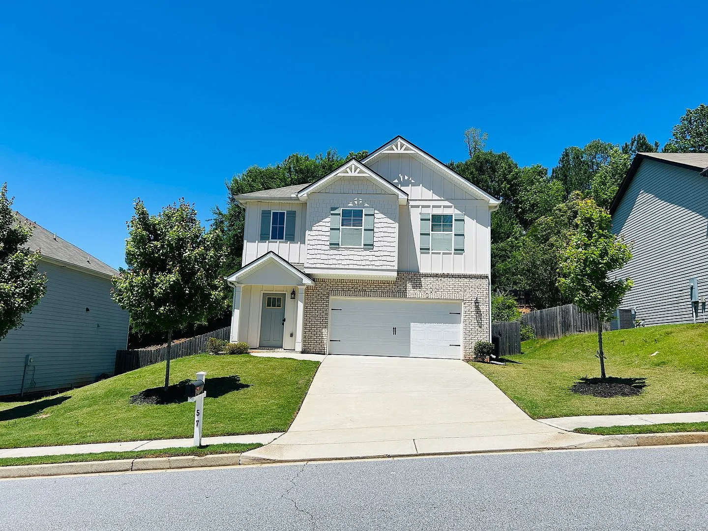 Wow! Beautiful 4 bedroom 2.5 bathroom home in Newnan! Must See! — Photo 2