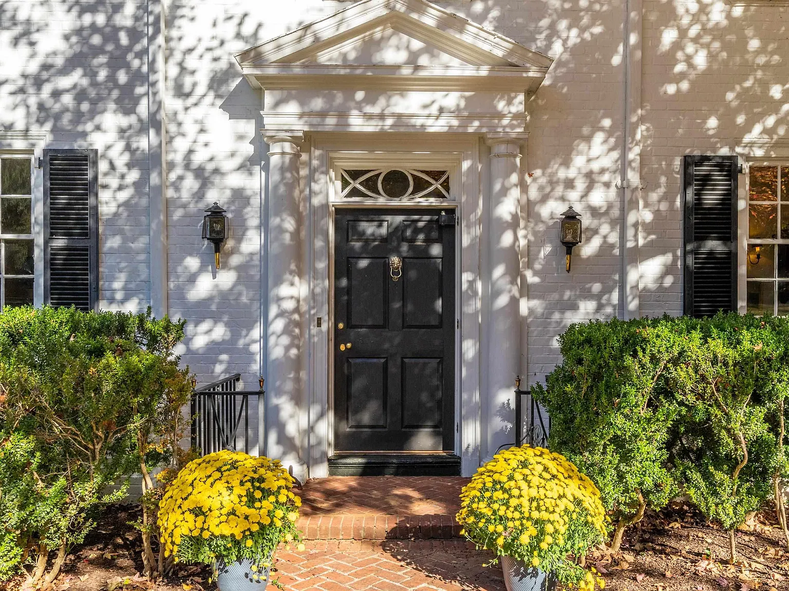 5 bed, 4.5 bath, 5758 sqft, $10,000 — Photo 3