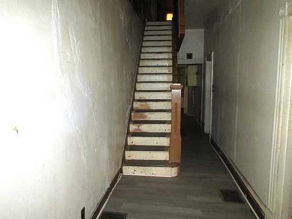 3rd image of 527 Delmont Ave