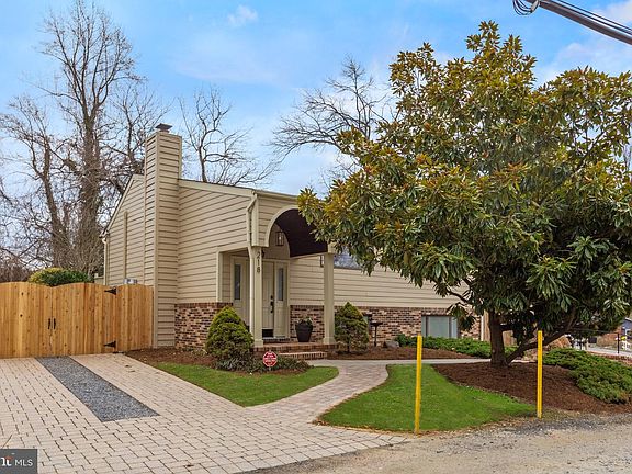 2nd image of 218 Lees Ln