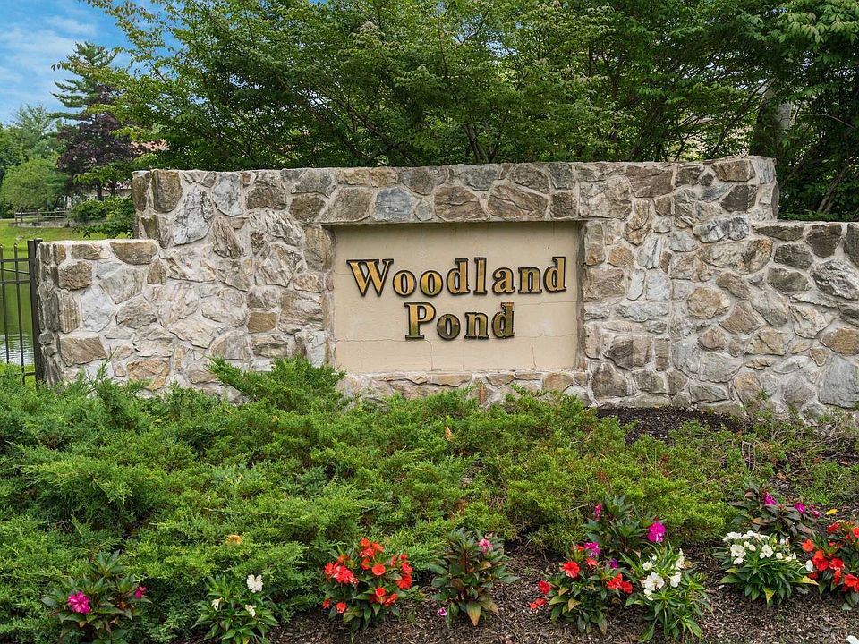 1st image of 122 Woodlake Dr W