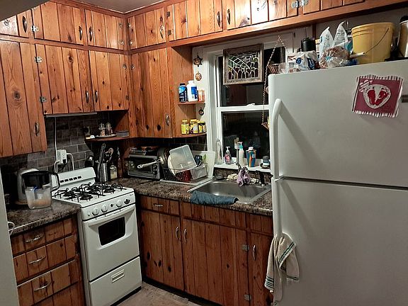 4th image of 911B Lawrence St