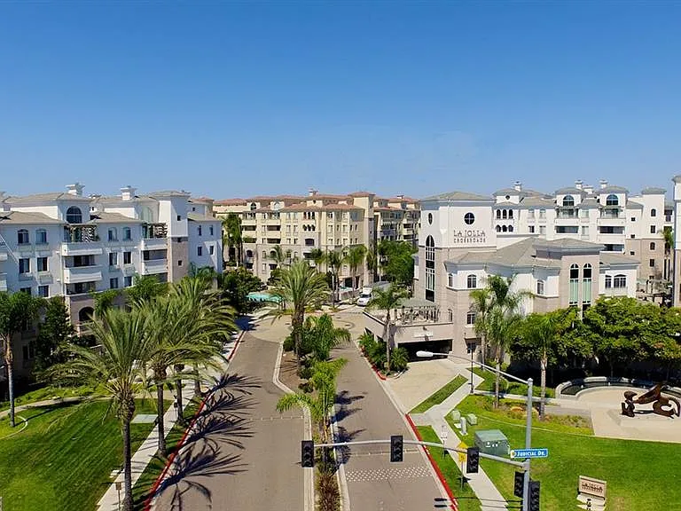 La Jolla Crossroads Apartments — Photo 6