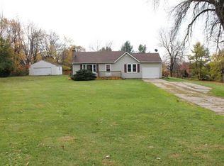 8576 Newburg Rd, Rockford, IL