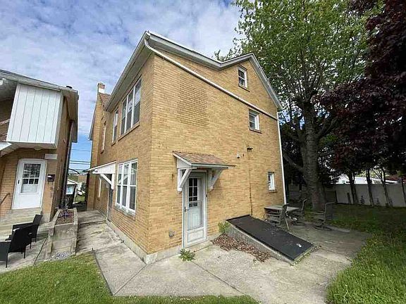 3rd image of 103 Main St