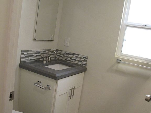 4th image of 3878 Haines St #0