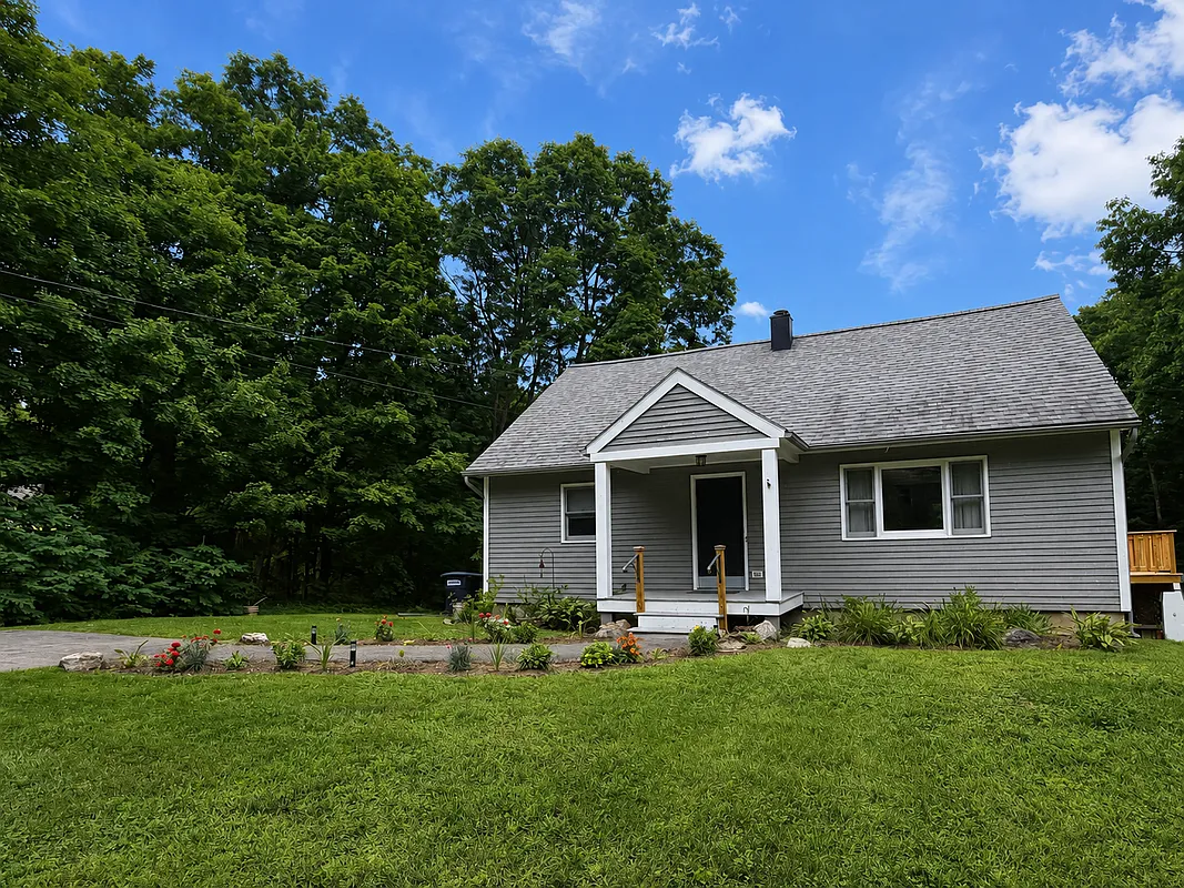 4 bed, 2.0 bath, 1638 sqft, $3,100 — Photo 1
