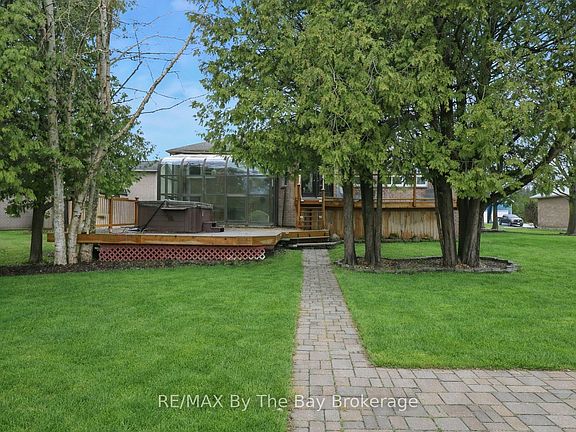 4th image of 70 Fairway Cres