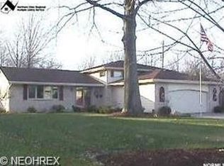 2100 Chestnut Dr, Westlake, OH