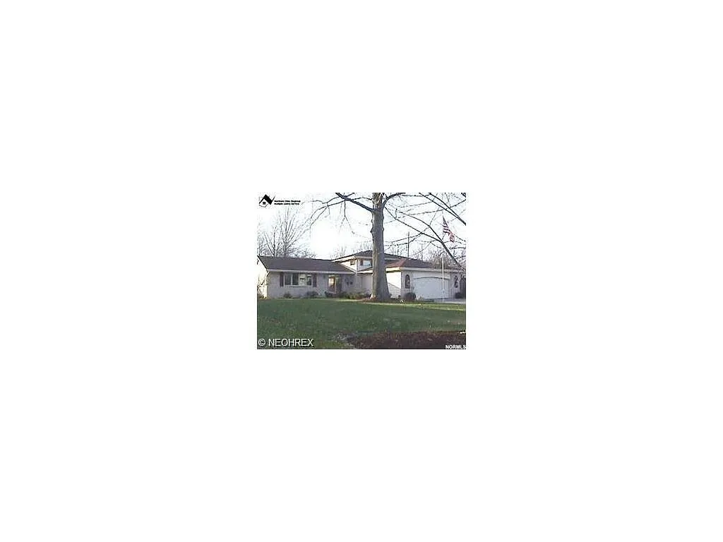 2100 Chestnut Dr photo 1