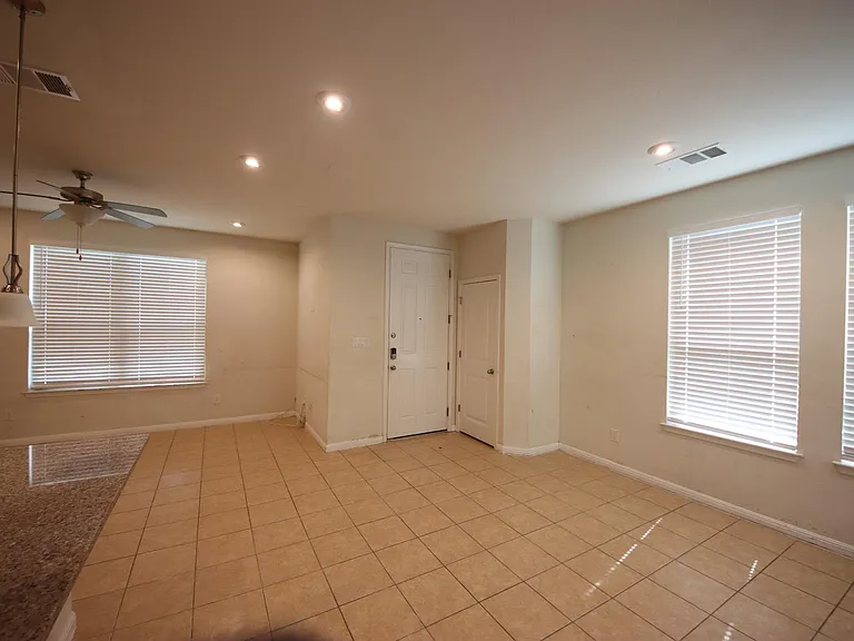 2929 Harvester Ln — Photo 2