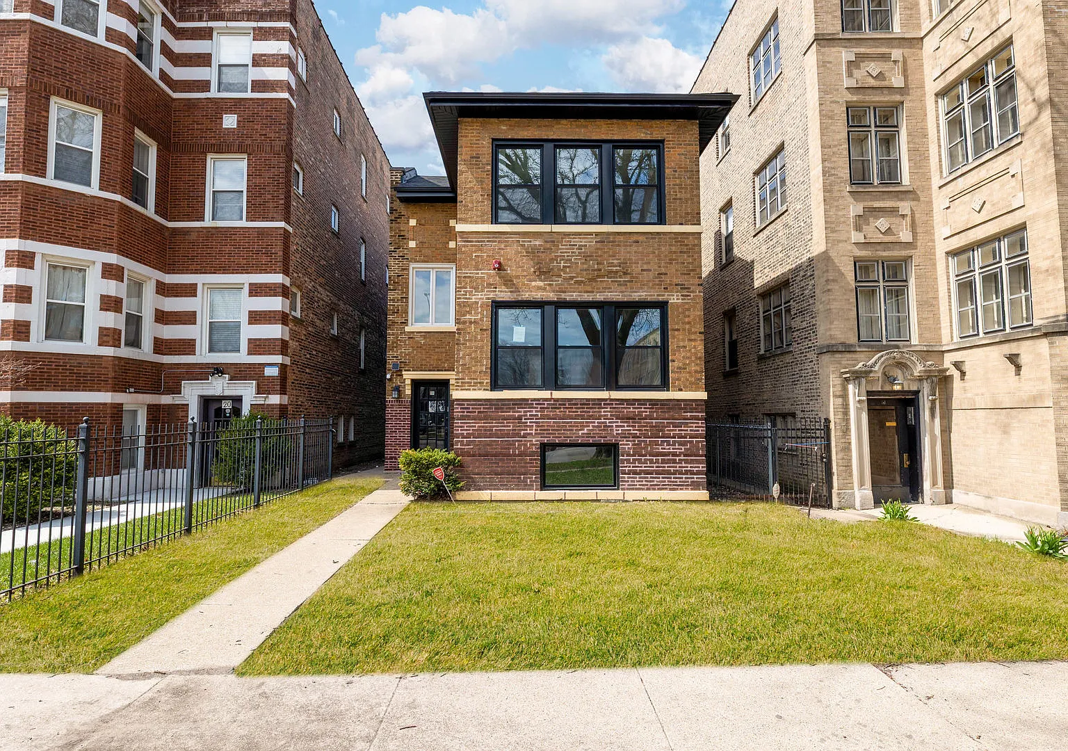 2 bed, 1100 sqft, $2,400 — Photo 1