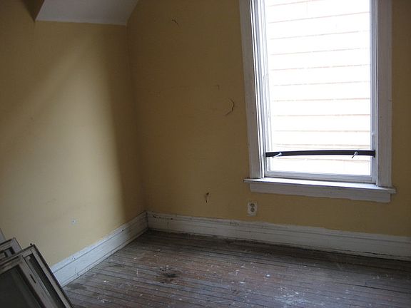 4th image of 5441 S Claremont Ave