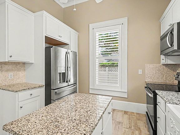 18th image of 103 E Bailey Ave