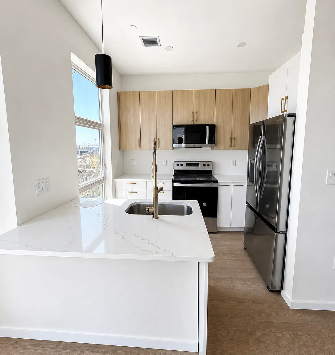 2 bed, 2.5 bath, 983 sqft, $3,273 — Photo 4