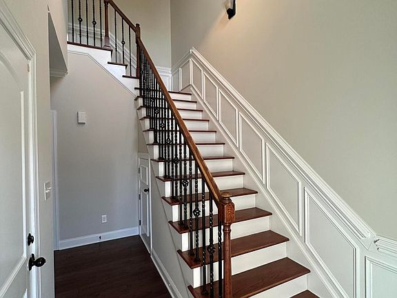 3rd image of 1613 B Brook Hollow Drive