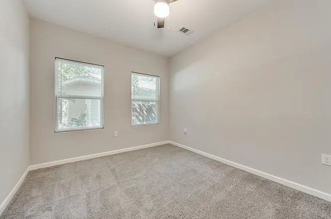 919 W Collins St — Photo 8