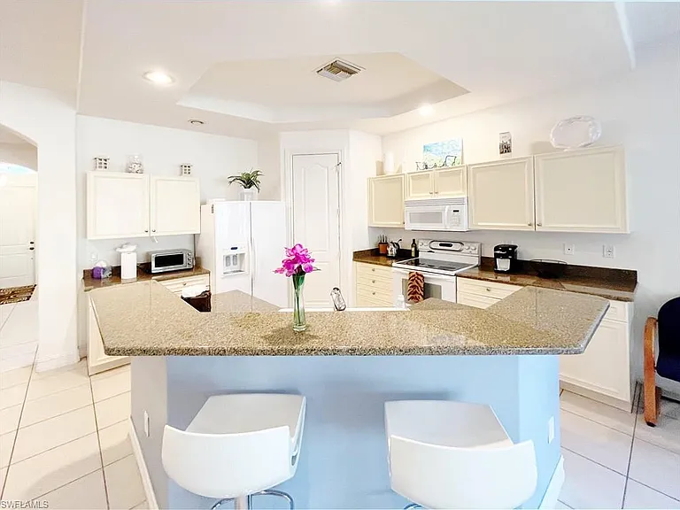 1366 Serrano Cir — Photo 6