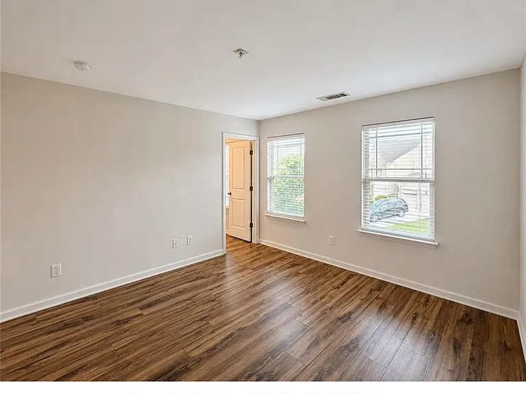 3432 Castleberry Village Cir — Photo 20