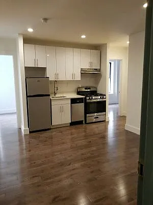 Rented by Monarch Realty Holdings | media 20