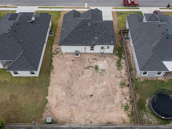4th image of 506 Pine Oak St