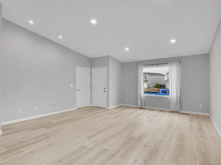 8065 Eagleview Dr — Photo 6