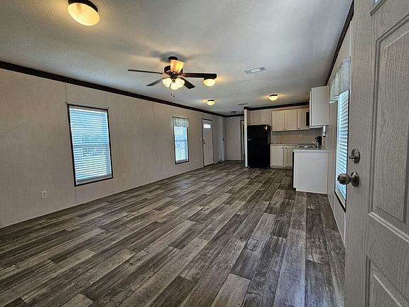 2nd image of 1020 N Yellowstone #2061