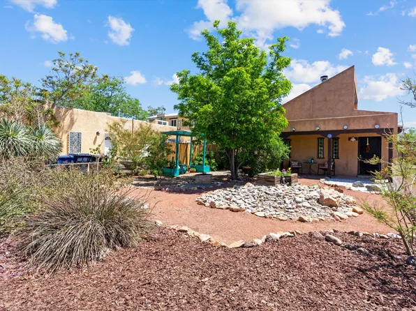 1312 Los Tomases Dr NW, Albuquerque, NM 87102