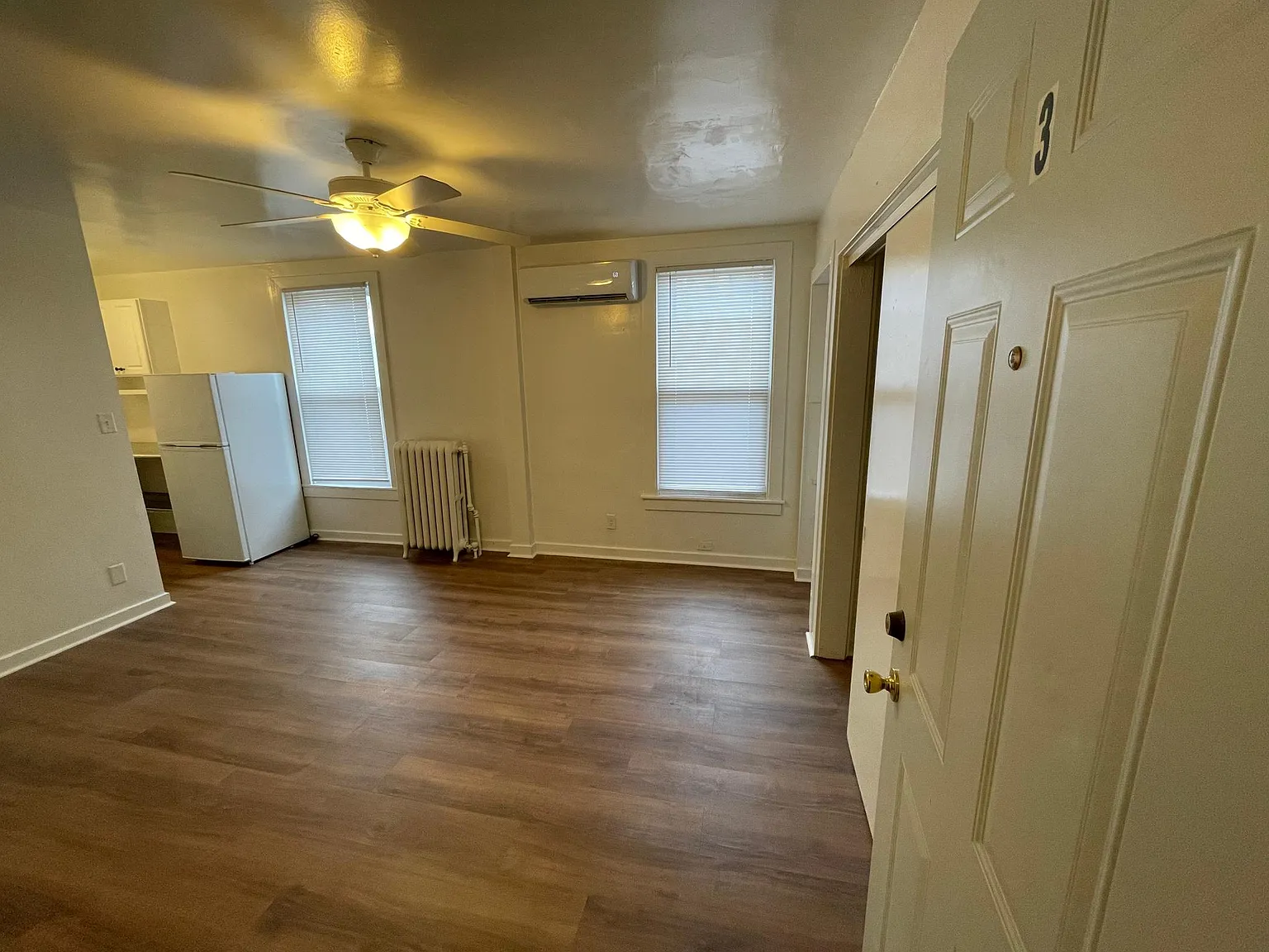 909 S College St — Photo 1