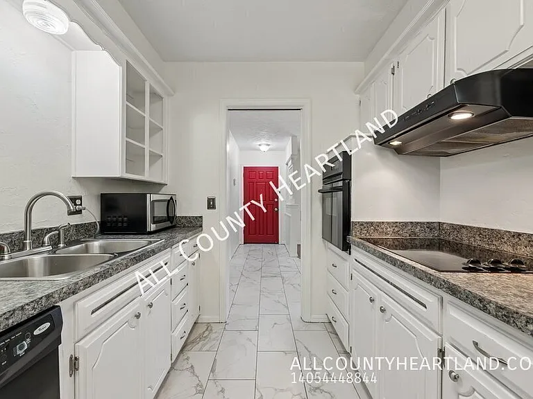 1209 NW 103rd St — Photo 4