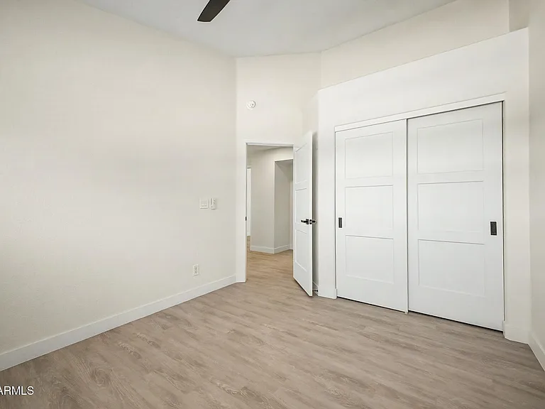 2084 N Sunset Dr — Photo 25
