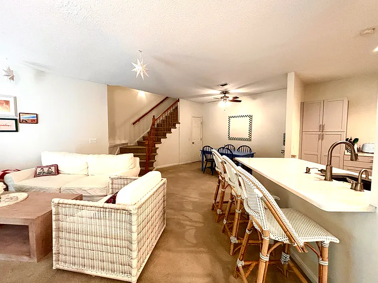 37 Bradford Commons Ln — Photo 9