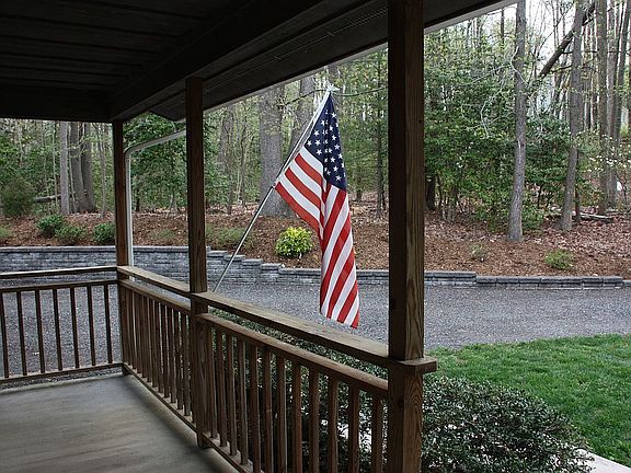 2nd image of 173 Brooks Cove Dr