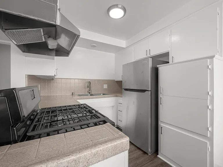 814 Victor Ave #14 — Photo 7