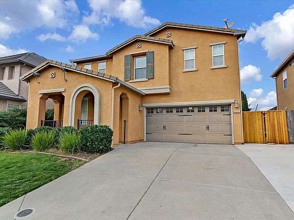 3rd image of 2572 Woodfield Way