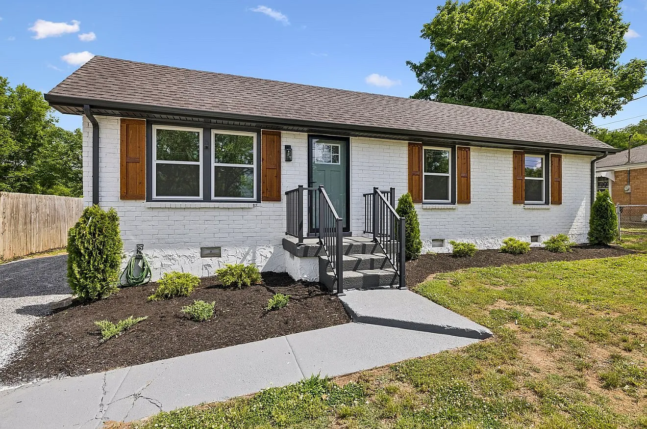 224 Cedar Dr — Photo 2