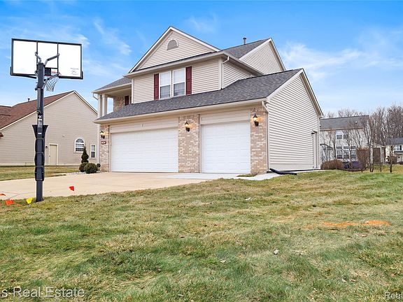 3rd image of 4028 Grand Oaks Ct