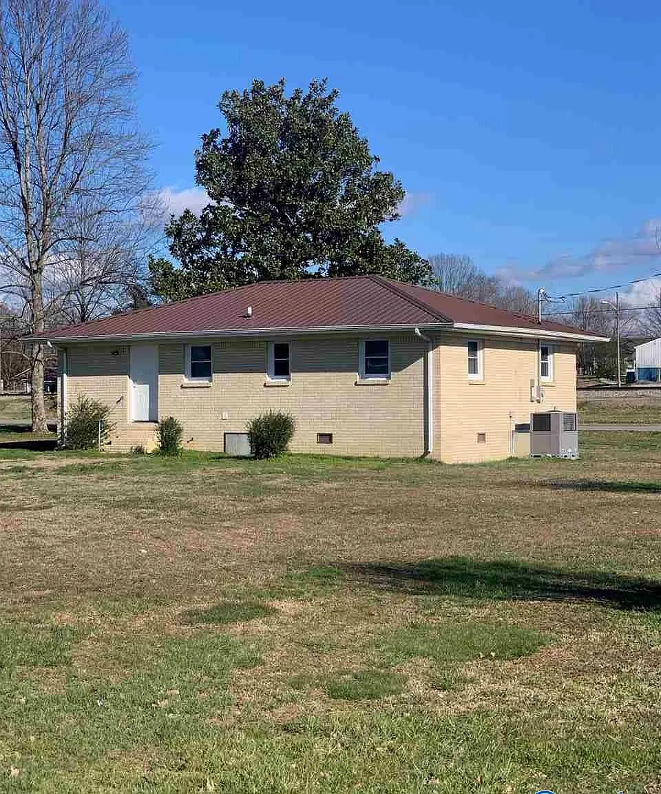 2 bed, 1.0 bath, 984 sqft, $1,100 — Photo 2