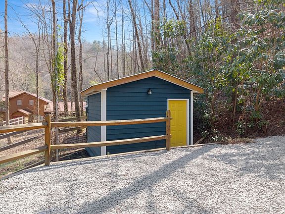4th image of 7880 Hiawassee Wilderness Trl