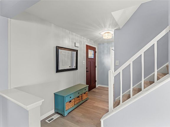 2nd image of 1256 Manor Dr