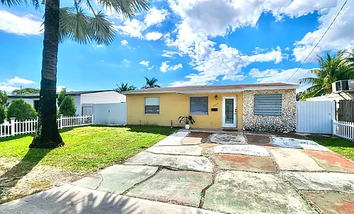 2614 Sheridan St Photo 1